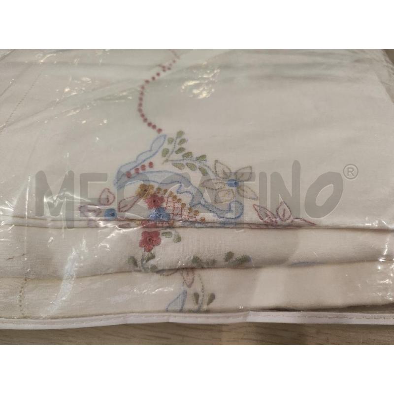 LENZUOLO MATRIMONIALE + 2 FEDERE RICAMO FIORI COLORATI LINO SOLO SOPRA NUOVO  | Mercatino dell'Usato Vinci - fraz. sovigliana 2