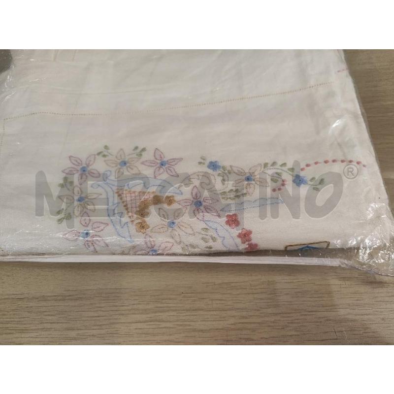 LENZUOLO MATRIMONIALE + 2 FEDERE RICAMO FIORI COLORATI LINO SOLO SOPRA NUOVO  | Mercatino dell'Usato Vinci - fraz. sovigliana 3