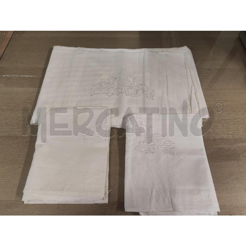 LENZUOLO MATRIMONIALE + 2 FEDERE RICAMO PUTTINI NUOVO | Mercatino dell'Usato Vinci - fraz. sovigliana 1
