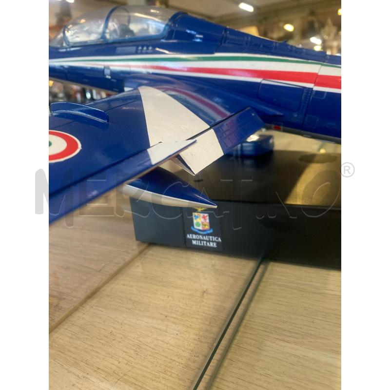 MODELLINO AEREOPLANO AERMACCHI MB339 PAN DELLE FRECCE TRICOLORI + TELECOMANDO E BASE | Mercatino dell'Usato Vinci - fraz. sovigliana 2