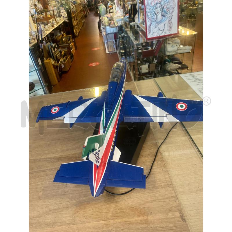 MODELLINO AEREOPLANO AERMACCHI MB339 PAN DELLE FRECCE TRICOLORI + TELECOMANDO E BASE | Mercatino dell'Usato Vinci - fraz. sovigliana 4