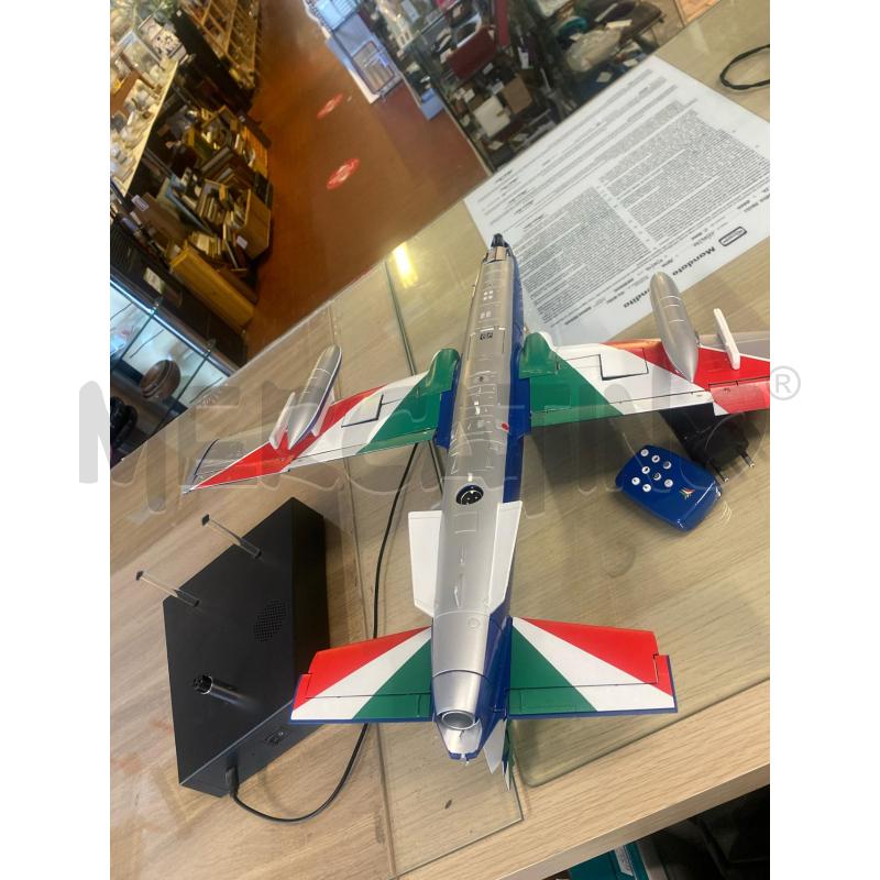 MODELLINO AEREOPLANO AERMACCHI MB339 PAN DELLE FRECCE TRICOLORI + TELECOMANDO E BASE | Mercatino dell'Usato Vinci - fraz. sovigliana 5