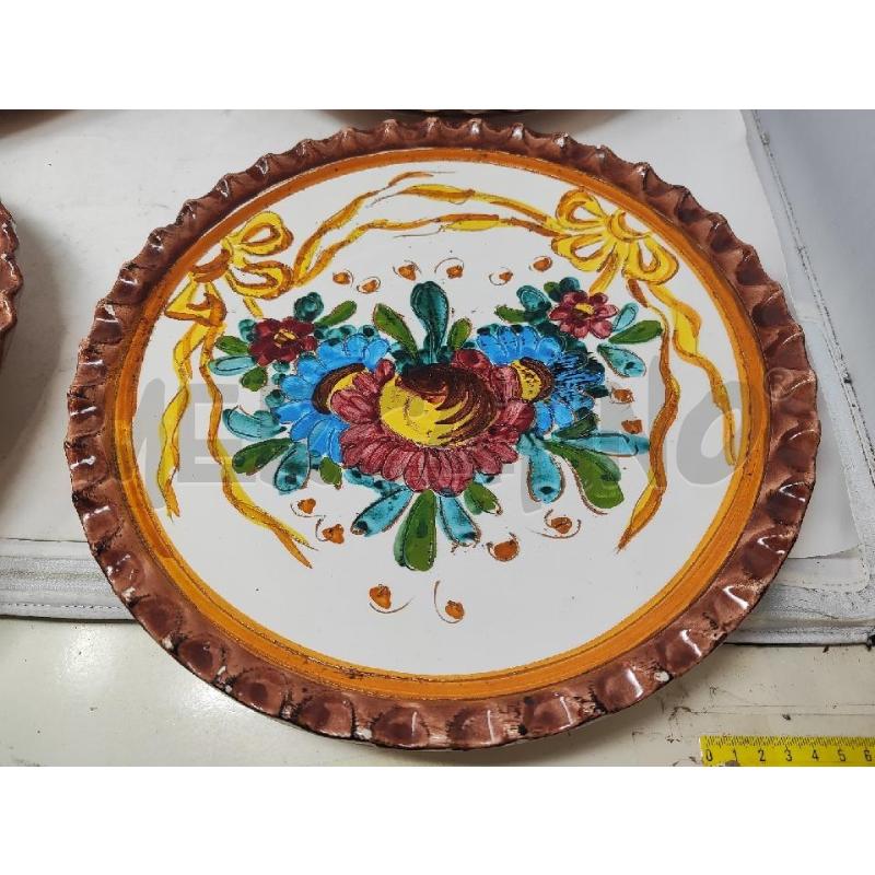 PIATTI PZ. 4 TERRACOTTA INCISI 32CM  BORDO SMERLATO | Mercatino dell'Usato Vinci - fraz. sovigliana 3