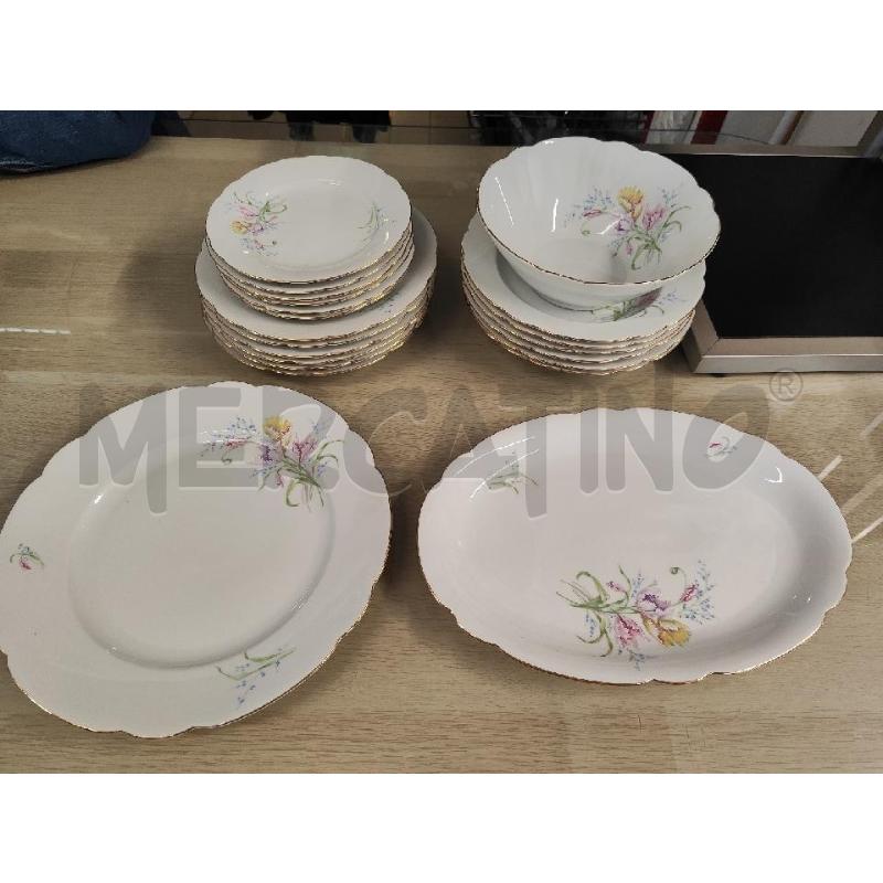 PIATTI PZ. 6+6+6+1 CIOTOLA+ 1 VASSOIO TONDO + 1 VASSOIO OVALE BAVARIA FIORI ROSA | Mercatino dell'Usato Vinci - fraz. sovigliana 1