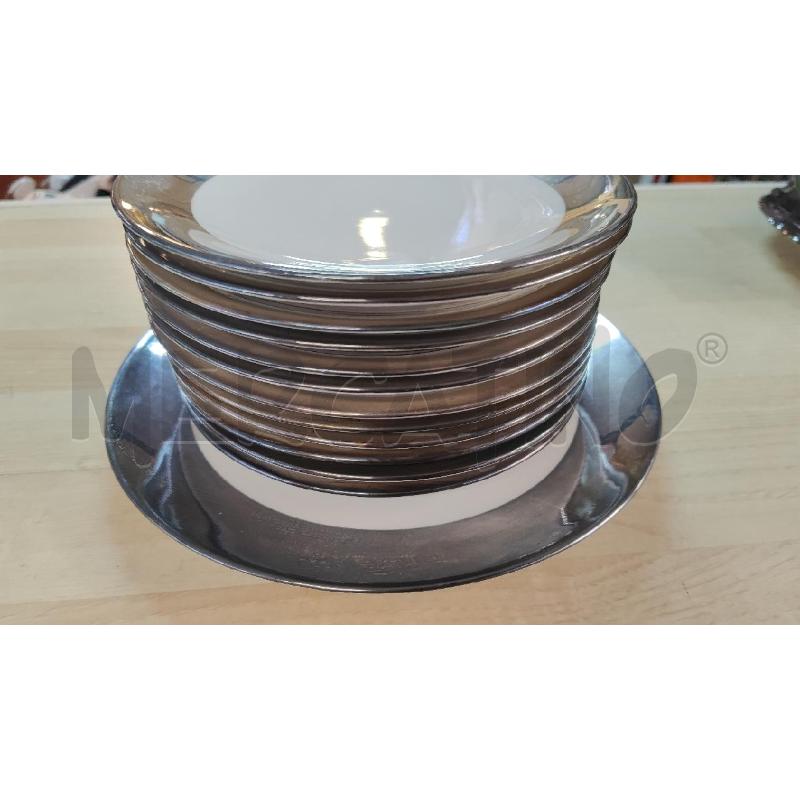 PIATTO + 12 PIATTINI BAVARIA DA DOLCE BORDO ARGENTATO | Mercatino dell'Usato Vinci - fraz. sovigliana 2