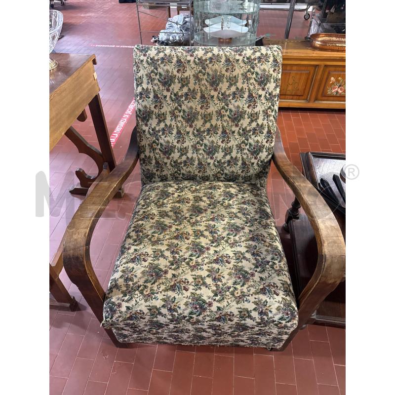 POLTRONCINA STOFFA BRACCIOLI LEGNO CURVI | Mercatino dell'Usato Vinci - fraz. sovigliana 1