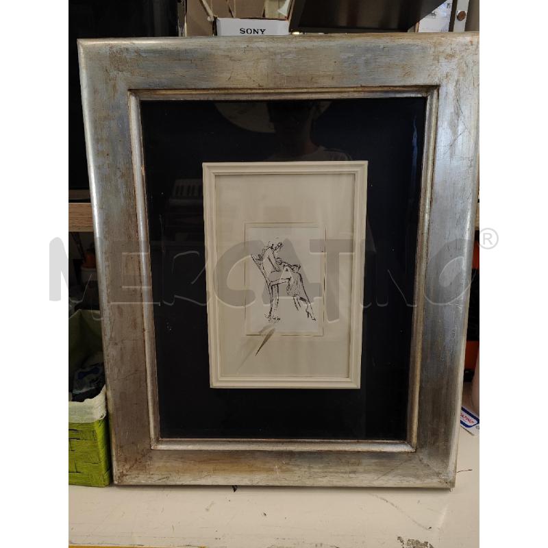 QUADRO 63X52 DONNA SEDUTA CON BIMBO CORNICE ARGENTATA | Mercatino dell'Usato Vinci - fraz. sovigliana 1