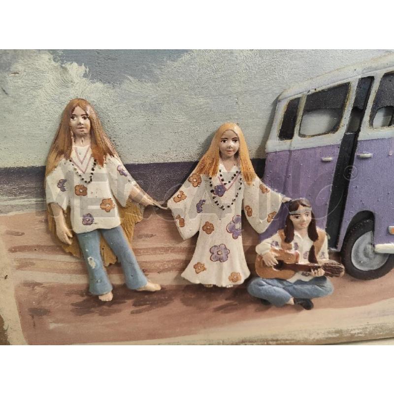 QUADRO LEGNO 50X33 HIPPIE  PULMINO E PERSONE A RILIEVO | Mercatino dell'Usato Vinci - fraz. sovigliana 2
