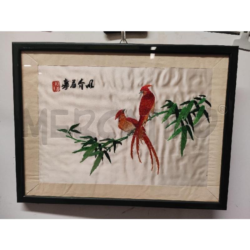 QUADRO ORIENTALE RICAMATO SU TESSUTO UCCELLINI ROSSI | Mercatino dell'Usato Vinci - fraz. sovigliana 1