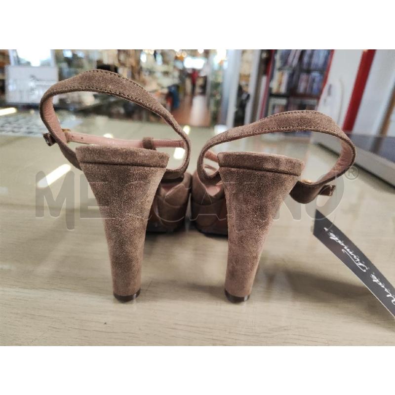 SANDALI DONNA L'AUTRE CHOSE SCAMOSCIATE BEIGE N.37 NUOVE | Mercatino dell'Usato Vinci - fraz. sovigliana 3
