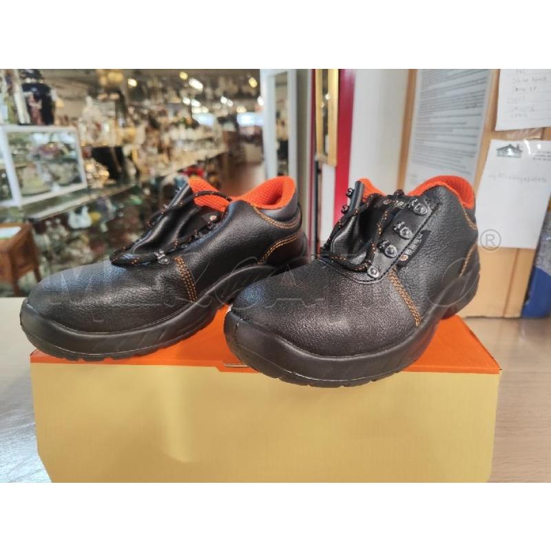 SCARPE ANTINFORTUNISTICHE BASE NUOVE N.39 | Mercatino dell'Usato Vinci - fraz. sovigliana 1