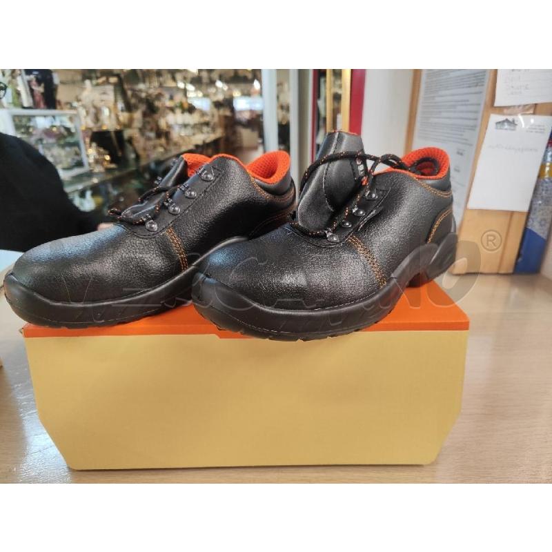 SCARPE ANTINFORTUNISTICHE BASE NUOVE N.40 | Mercatino dell'Usato Vinci - fraz. sovigliana 1