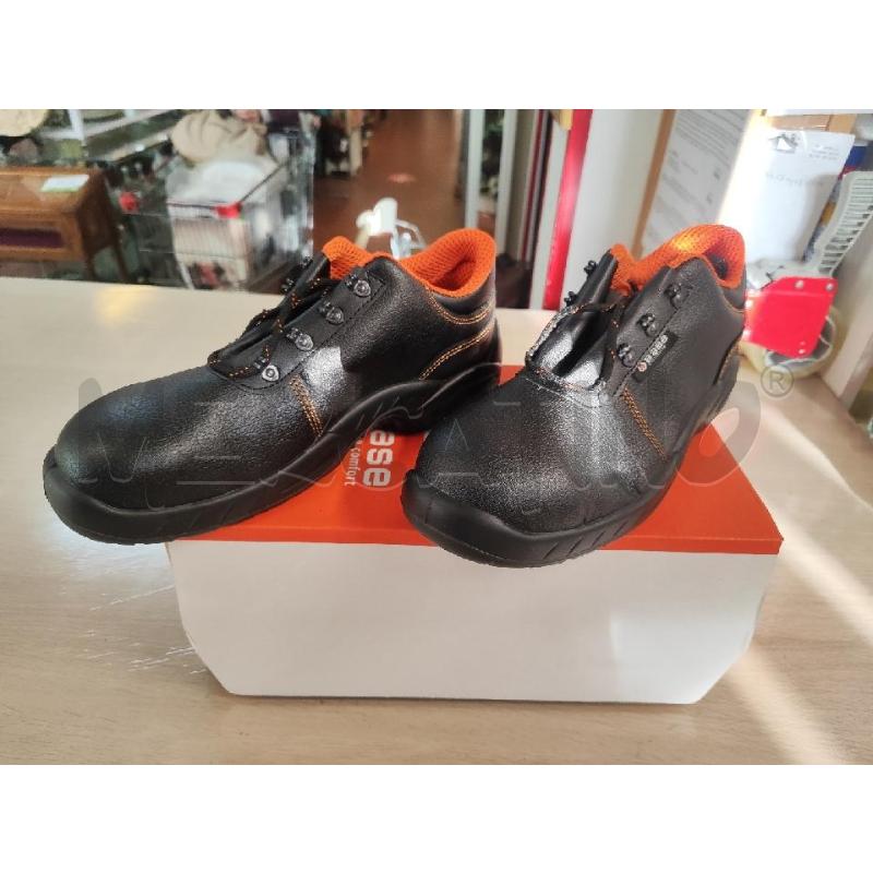 SCARPE ANTINFORTUNISTICHE BASE NUOVE N.43 | Mercatino dell'Usato Vinci - fraz. sovigliana 1