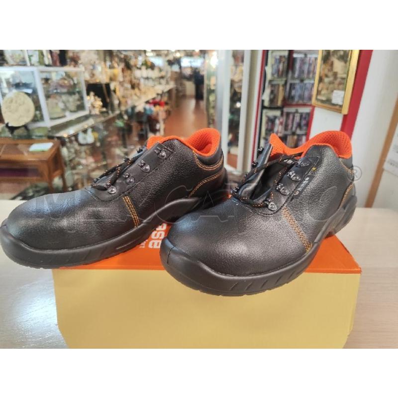 SCARPE ANTINFORTUNISTICHE BASE NUOVE N.44 | Mercatino dell'Usato Vinci - fraz. sovigliana 1