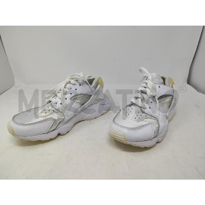 SCARPE UOMO NIKE BIANCHE N.41 AIR HUARACHE  | Mercatino dell'Usato Vinci - fraz. sovigliana 1