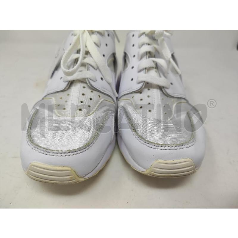 SCARPE UOMO NIKE BIANCHE N.41 AIR HUARACHE  | Mercatino dell'Usato Vinci - fraz. sovigliana 2