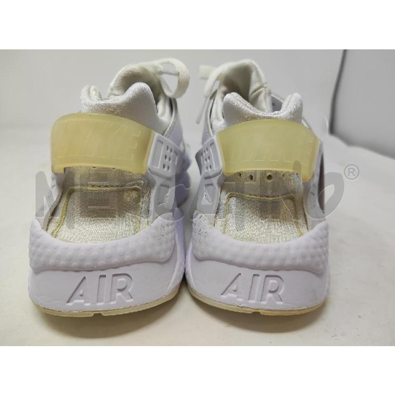 SCARPE UOMO NIKE BIANCHE N.41 AIR HUARACHE  | Mercatino dell'Usato Vinci - fraz. sovigliana 3