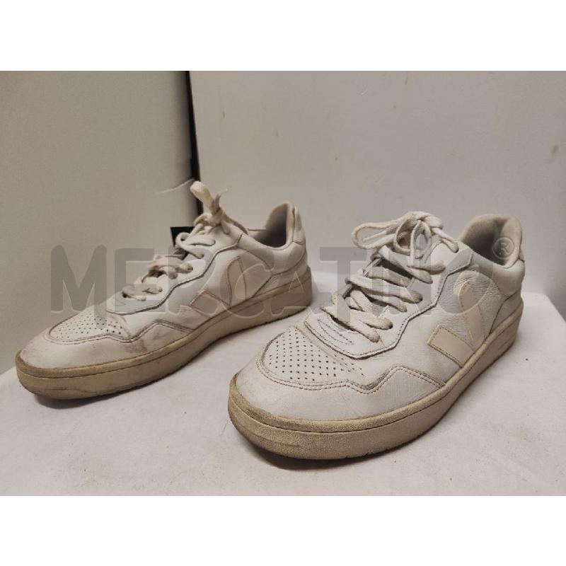 SCARPE UOMO VEJA BIANCHE N.41 | Mercatino dell'Usato Vinci - fraz. sovigliana 1