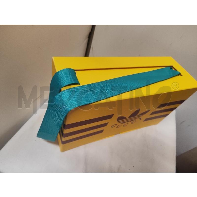 SCATOLA REGALO GUCCI GIALLA RIGHE BORDEAUX 37X21 | Mercatino dell'Usato Vinci - fraz. sovigliana 2