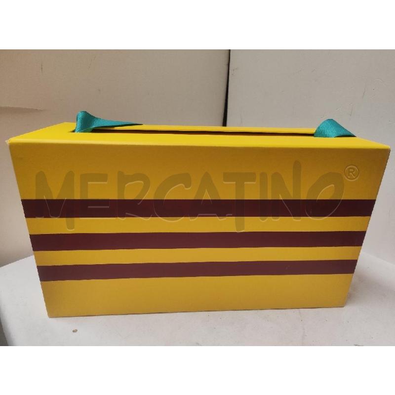 SCATOLA REGALO GUCCI GIALLA RIGHE BORDEAUX 37X21 | Mercatino dell'Usato Vinci - fraz. sovigliana 3