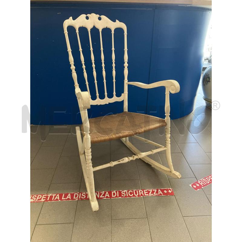 SEDIA DONDOLO BIANCA IN LEGNO IMPAGLIATA | Mercatino dell'Usato Vinci - fraz. sovigliana 1