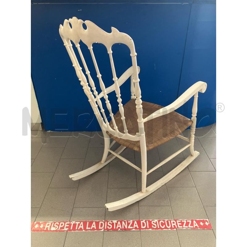 SEDIA DONDOLO BIANCA IN LEGNO IMPAGLIATA | Mercatino dell'Usato Vinci - fraz. sovigliana 2