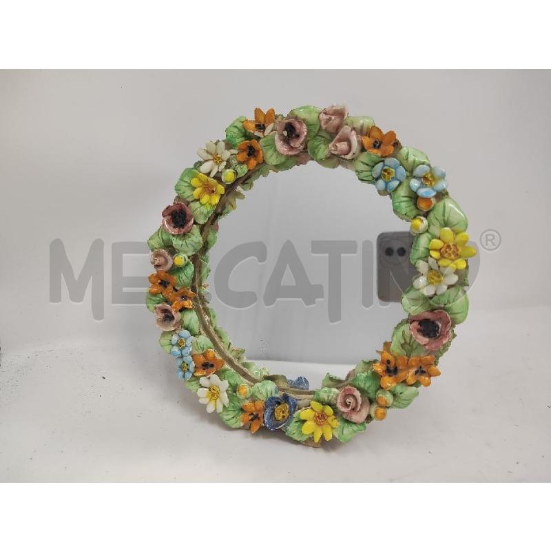 SPECCHIETTO DA TAVOLO TONDO BORDO FIORELLINI CERAMICA | Mercatino dell'Usato Vinci - fraz. sovigliana 1