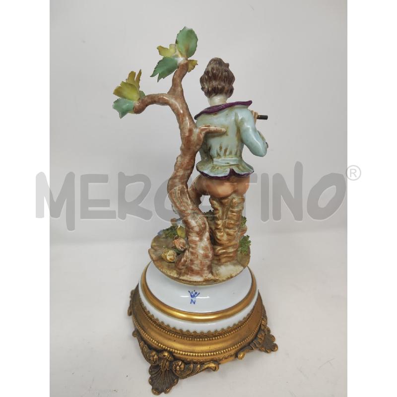 STATUETTA CAPODIMONTE UOMO CON FLAUTO BASE DORATA  | Mercatino dell'Usato Vinci - fraz. sovigliana 2