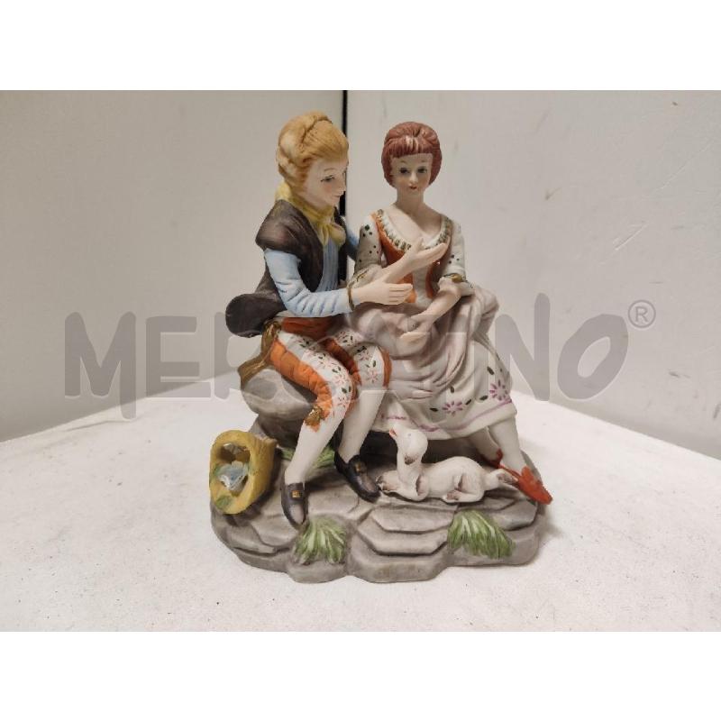 STATUETTA COPPIA SEDUTI CON CANE CAPODIMONTE | Mercatino dell'Usato Vinci - fraz. sovigliana 1