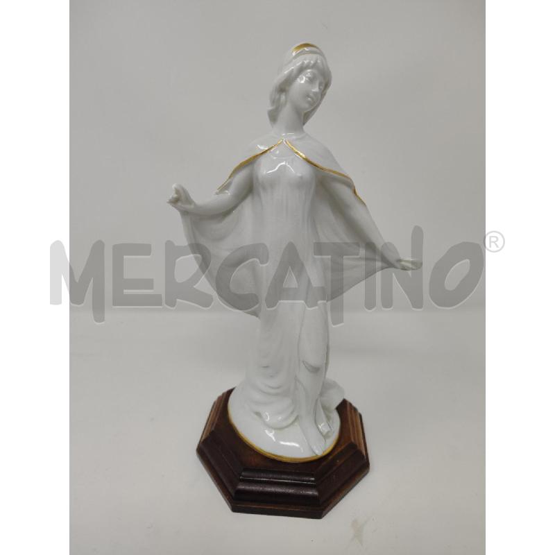 STATUETTA DONNA CON MANTELLA CERAMICA BIANCA  | Mercatino dell'Usato Vinci - fraz. sovigliana 1