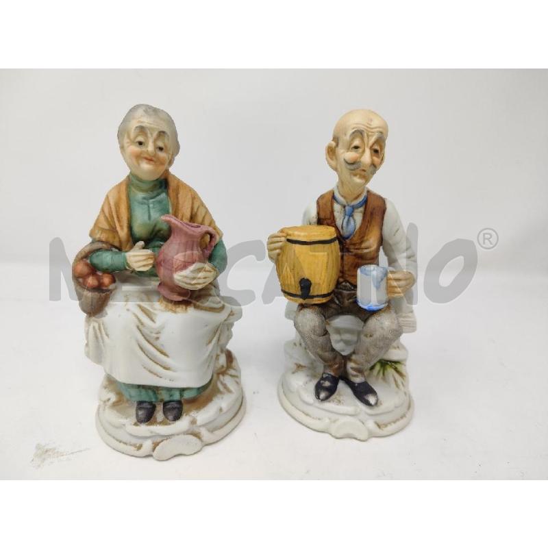 STATUETTE 2 PZ CERAMICA UOMO DONNA BROCCA + BOTTICELLA | Mercatino dell'Usato Vinci - fraz. sovigliana 1