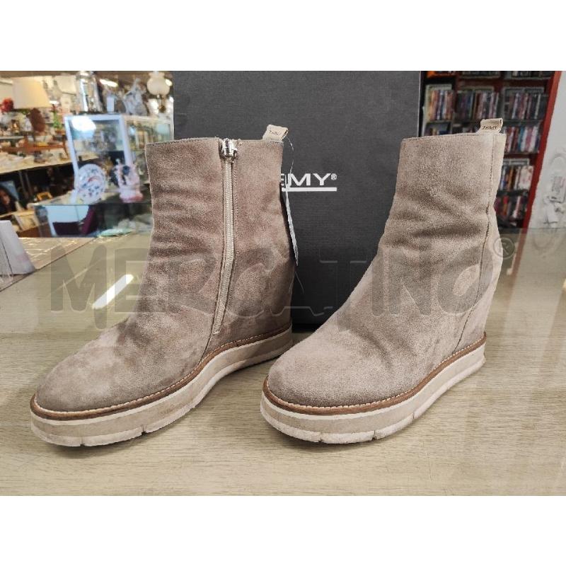 STIVALETTI DONNA # TEMY SCAMOSCAITI CHIARI N.39 | Mercatino dell'Usato Vinci - fraz. sovigliana 1