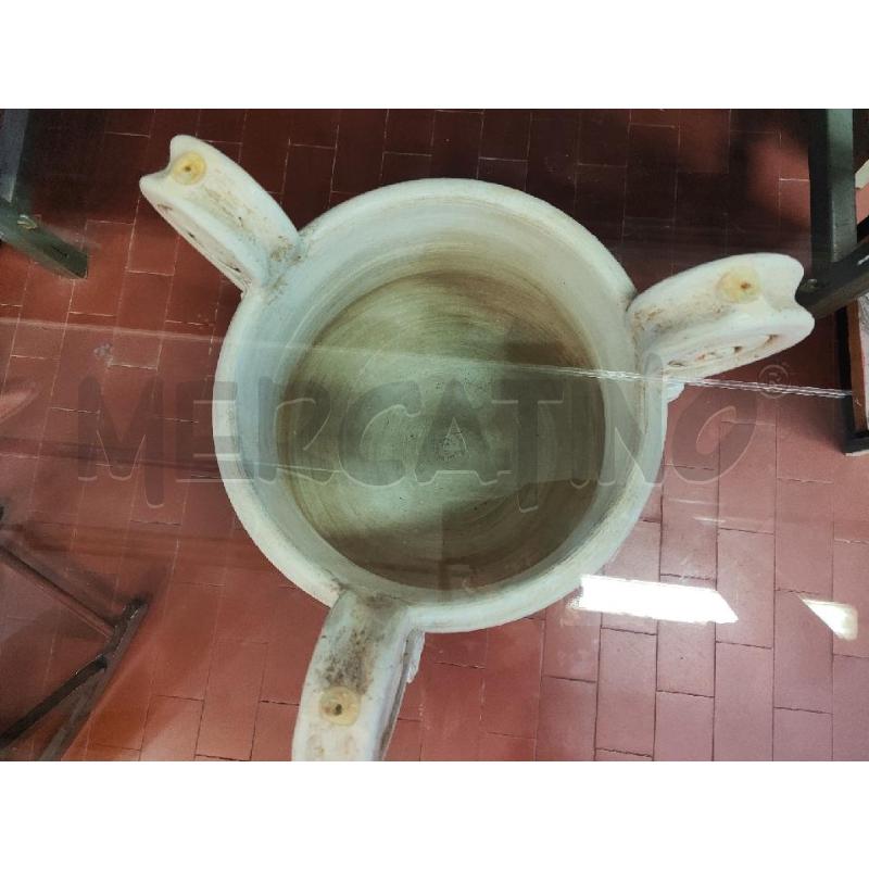 TAVOLO ROTONDO PIANO VETRO BASE VASO TERRACOTTA  | Mercatino dell'Usato Vinci - fraz. sovigliana 2