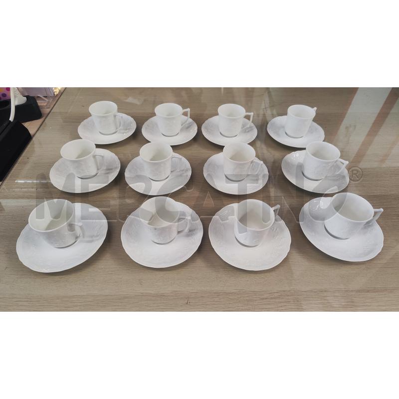 TAZZINE 12 PZ + PIATTINO LIMOGES CERALENE BIANCHE FIORI RILIEVO | Mercatino dell'Usato Vinci - fraz. sovigliana 1