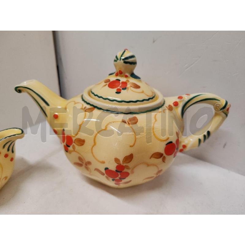TEIERA + LATTIERA + 2 TAZZE + PIATTINO DITMAR GIALLE FIORI ROSSI | Mercatino dell'Usato Vinci - fraz. sovigliana 2