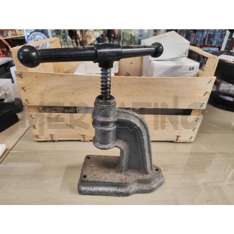TORCHIO X BOTTONI + ACCESSORI VARIE MISURE | Mercatino dell'Usato Vinci - fraz. sovigliana 1