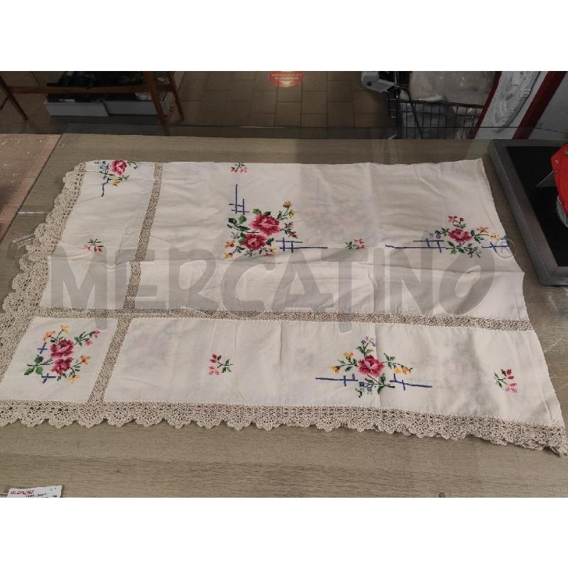 TOVAGLIA BEIGE RICAMO FIORI COLORATI | Mercatino dell'Usato Vinci - fraz. sovigliana 1