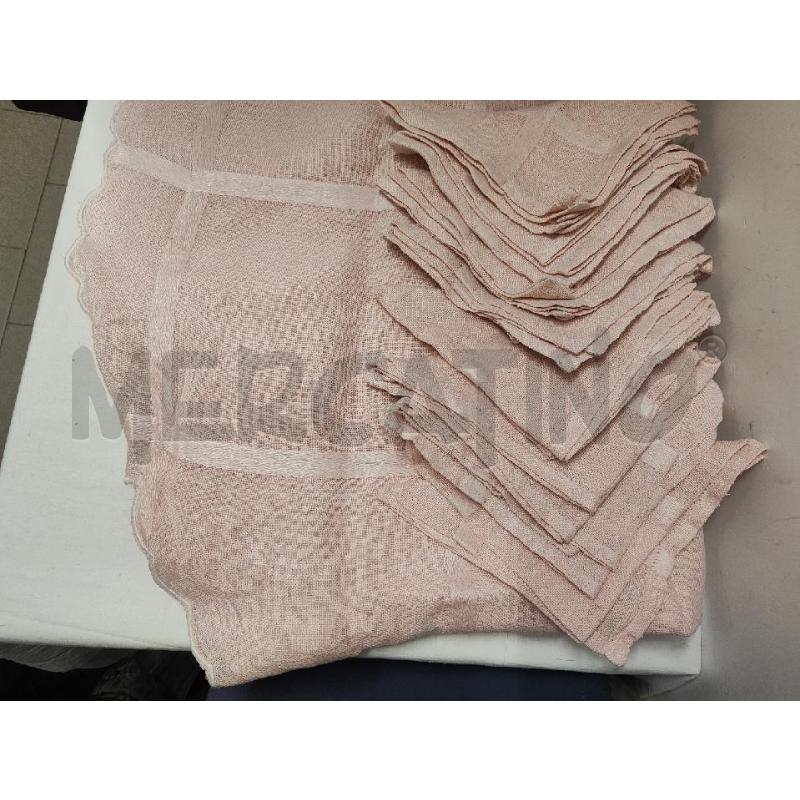 TOVAGLIA OVALE ROSA + 8 TOVAGLIOLI QUADRI | Mercatino dell'Usato Vinci - fraz. sovigliana 1