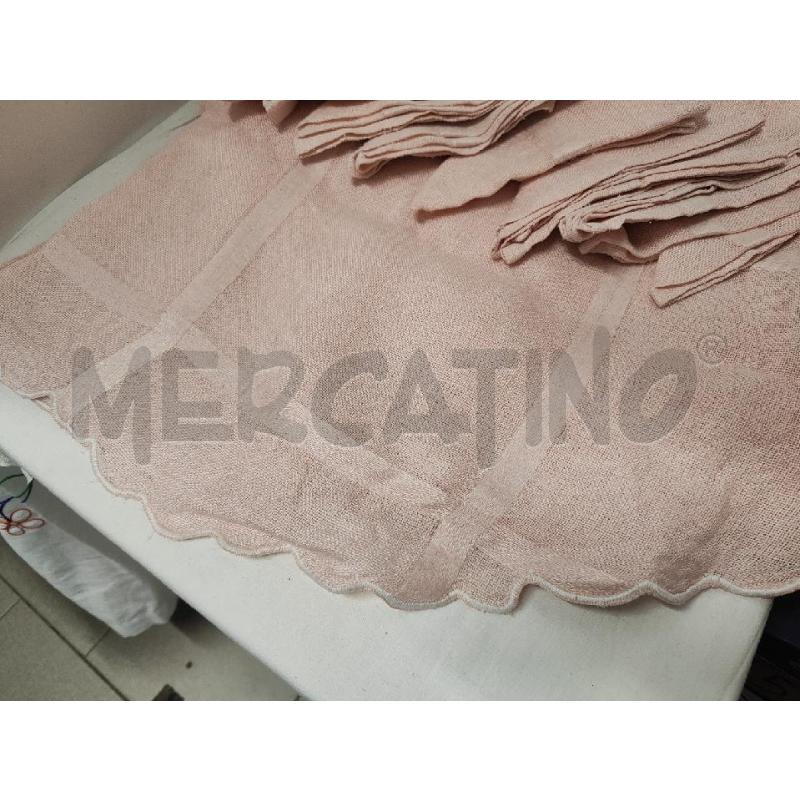 TOVAGLIA OVALE ROSA + 8 TOVAGLIOLI QUADRI | Mercatino dell'Usato Vinci - fraz. sovigliana 2