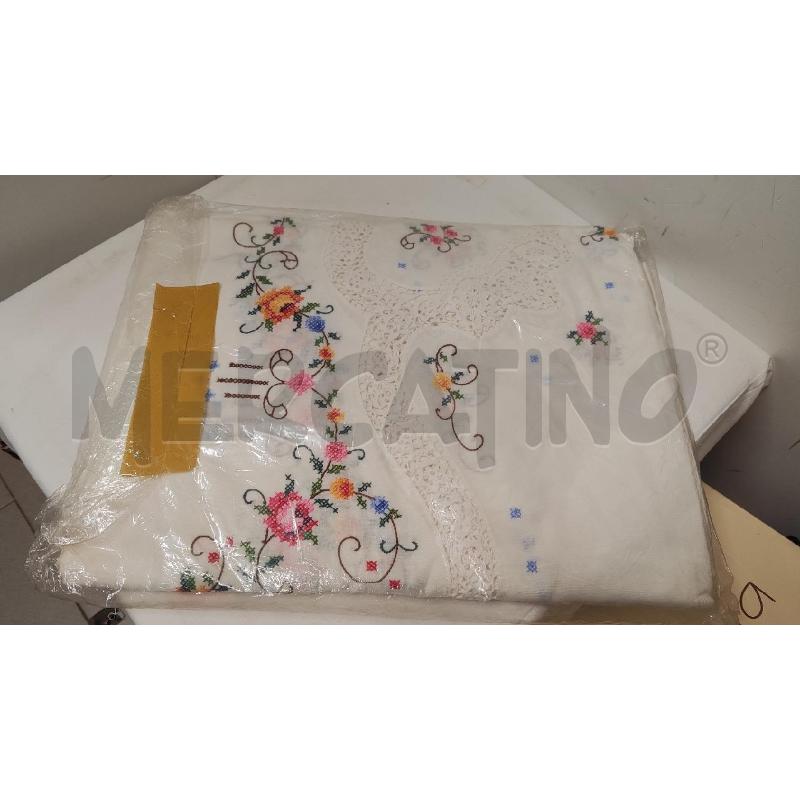 TOVAGLIA RETT. BIANCA RICAMO COLORATI | Mercatino dell'Usato Vinci - fraz. sovigliana 2