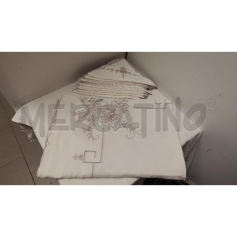 TOVAGLIA RETT. PANNA +12 TOVAGLIOLI RICAMO BEIGE | Mercatino dell'Usato Vinci - fraz. sovigliana 1