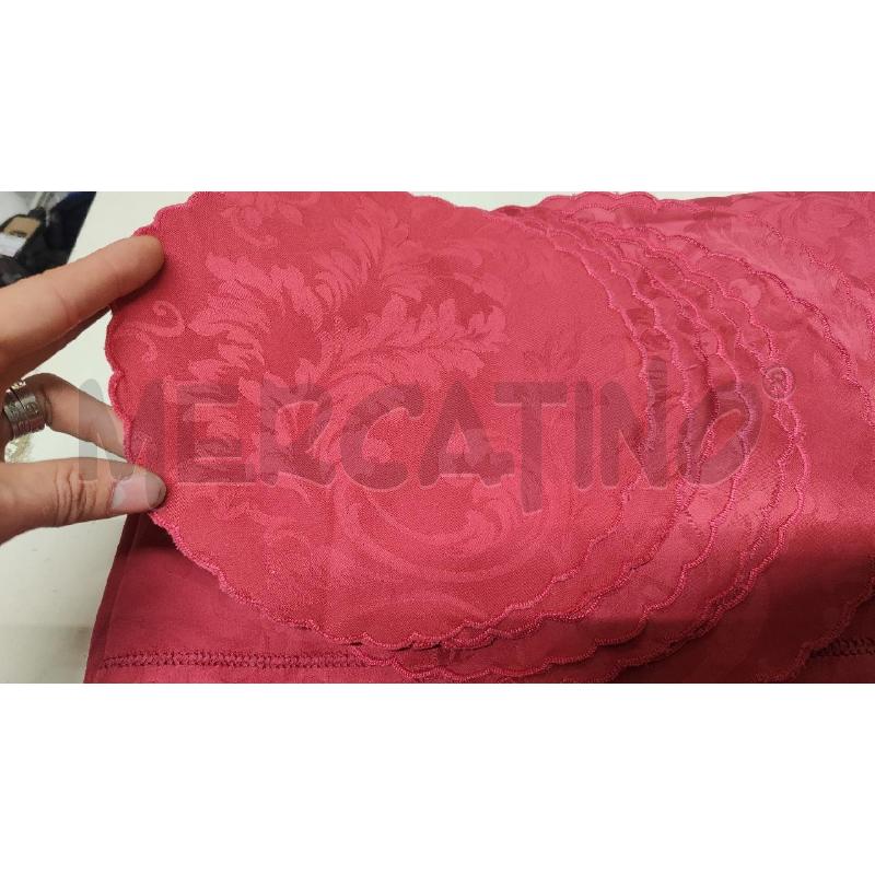 TOVAGLIA RETT. ROSSA DAMASCATA BORDO GIORNINO + 11 CENTRINI TONDI | Mercatino dell'Usato Vinci - fraz. sovigliana 2