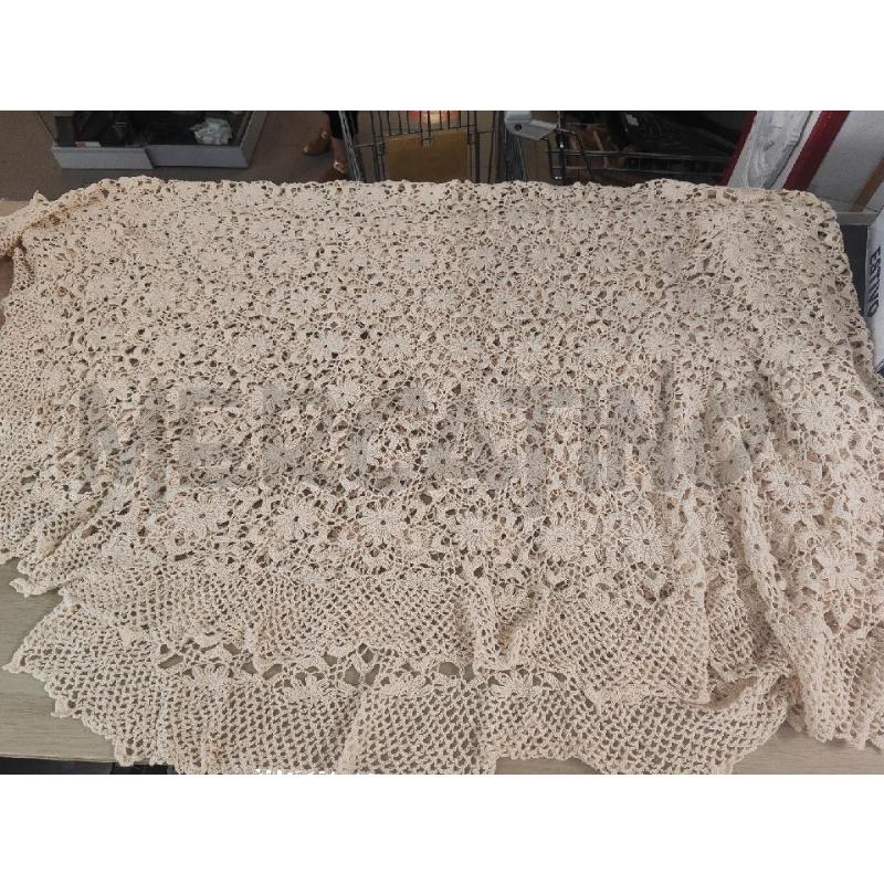 TOVAGLIA RETT. UNCINETTO BEIGE FATTA A MANO | Mercatino dell'Usato Vinci - fraz. sovigliana 1