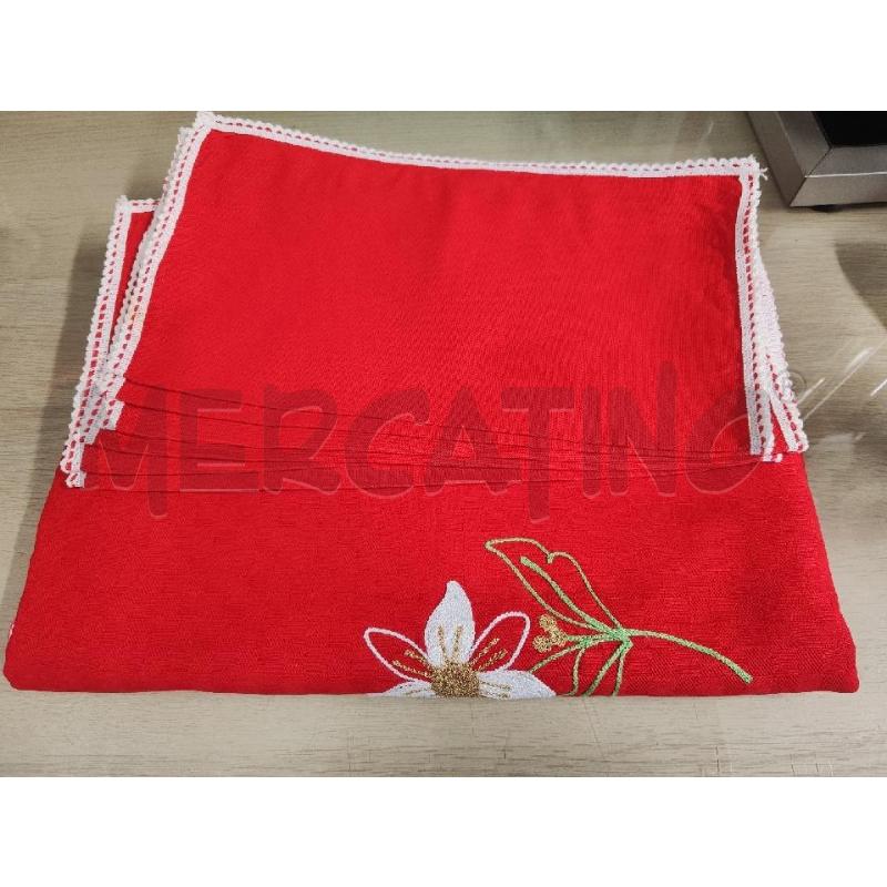 TOVAGLIA RETT.+ 6 TOVAGLIOLI ROSSA RICAMO FIORI BIANCHI | Mercatino dell'Usato Vinci - fraz. sovigliana 1