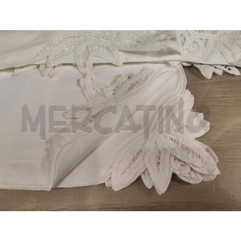 TOVAGLIA RETT. + 12 TOVAGLIOLI INTAGLIO FIORE ANGOLO NUOVA | Mercatino dell'Usato Vinci - fraz. sovigliana 3