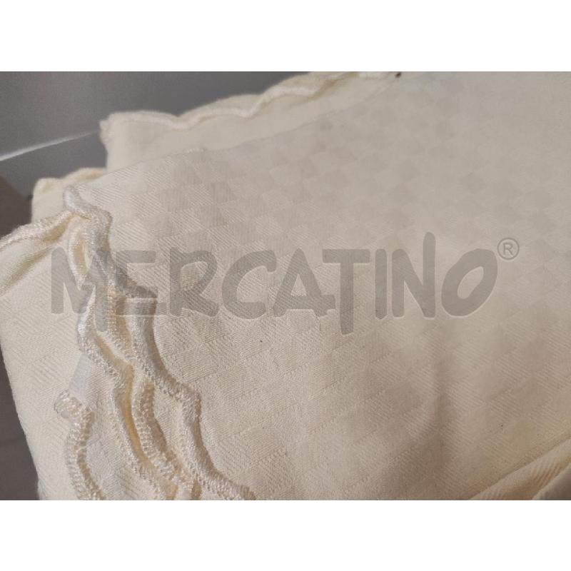 TOVAGLIA RETT. + 6 TOVAGLIOLI CREMA QUADRETTINI | Mercatino dell'Usato Vinci - fraz. sovigliana 2