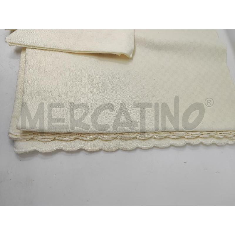 TOVAGLIA RETT. + 6 TOVAGLIOLI CREMA QUADRETTINI | Mercatino dell'Usato Vinci - fraz. sovigliana 2