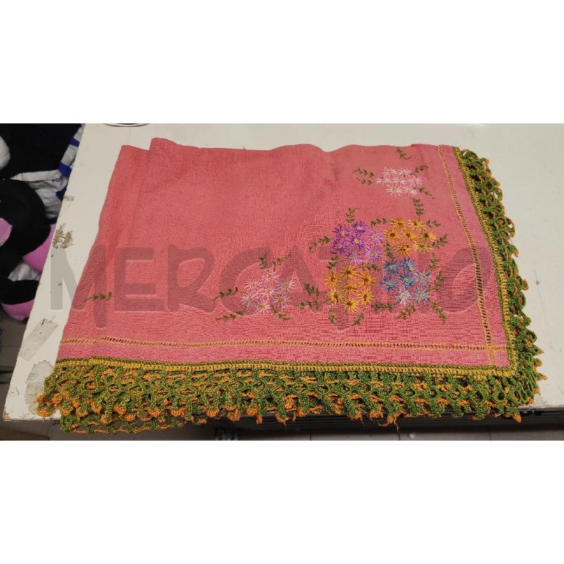 TOVAGLIA RETT ROSA TRINA UNCINETTO VERDE RICAMATA FIORI | Mercatino dell'Usato Vinci - fraz. sovigliana 1
