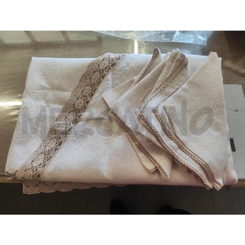 TOVAGLIA RETT + 6 TOVAGLIOLI BEIGE INSERTI TRINA | Mercatino dell'Usato Vinci - fraz. sovigliana 2