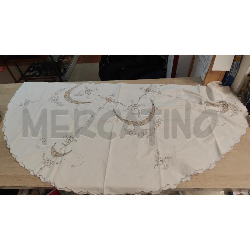 TOVAGLIA TONDA 1/2 LUNA INTAGLIATA E RICAMATA BEIGE  | Mercatino dell'Usato Vinci - fraz. sovigliana 1